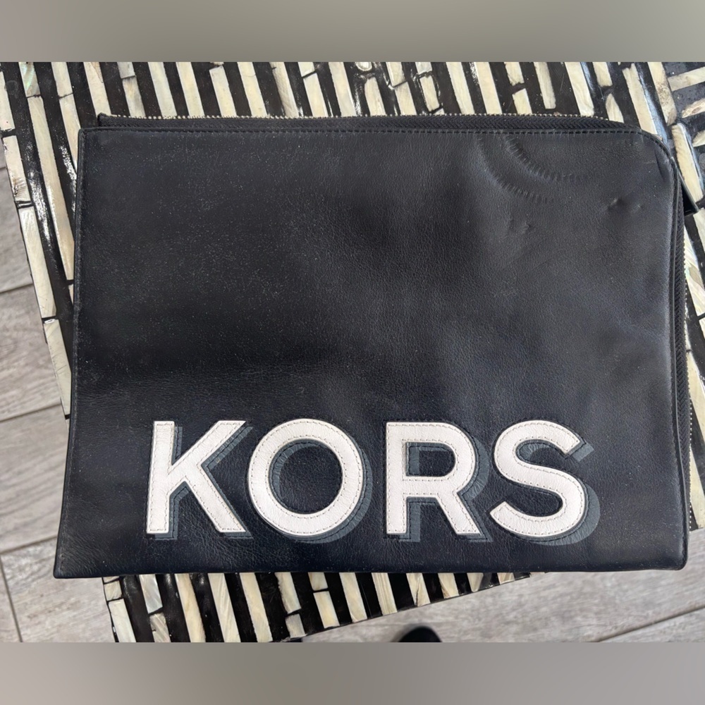 Authentic Michael Kors Large Gifting Tech Zip Organizer iPad Leather Zip